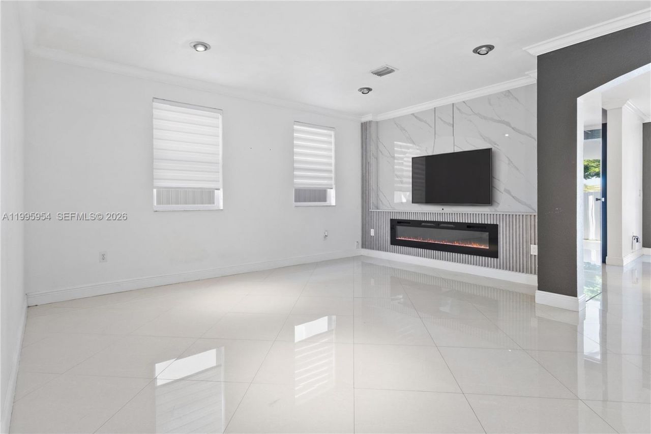 2424 SW 152nd Path , Miami, FL 33185 Photo