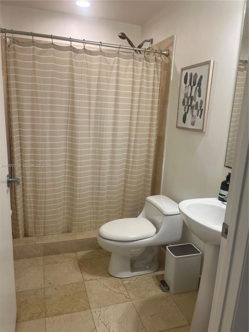 3330 NE 190th St, Unit 1615, Aventura, FL 33180 Photo