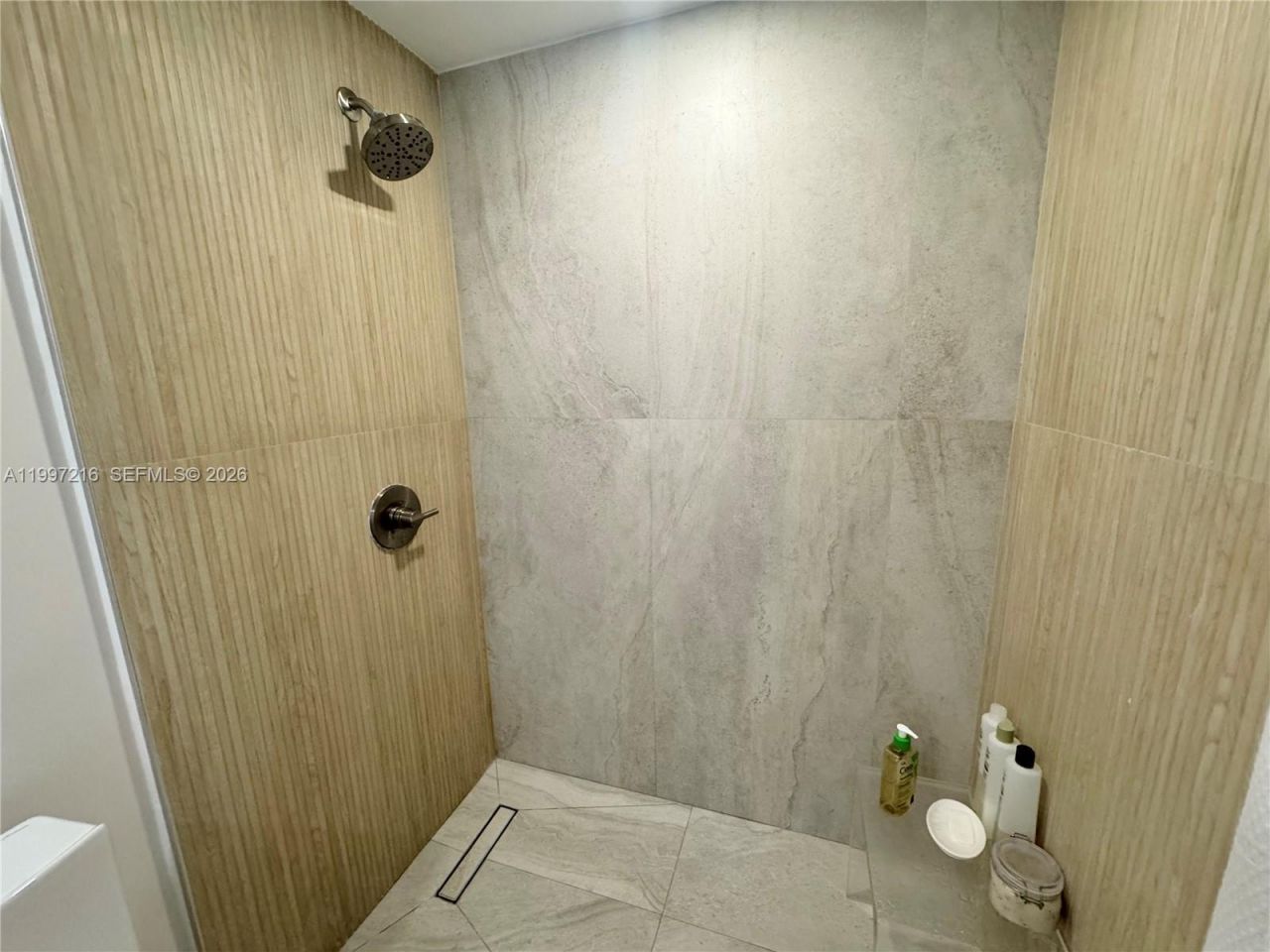 2899 Collins Ave , Unit 424, Miami Beach, FL 33140 Photo