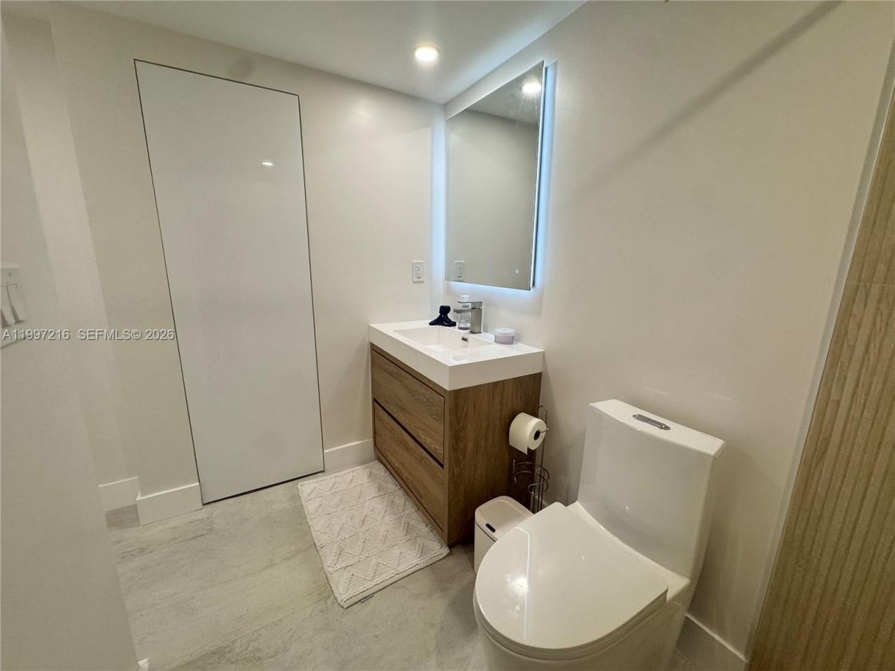 2899 Collins Ave , Unit 424, Miami Beach, FL 33140 Photo