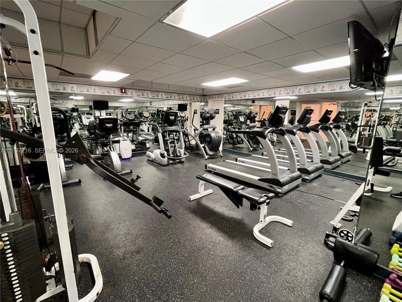 2899 Collins Ave , Unit 424, Miami Beach, FL 33140 Photo