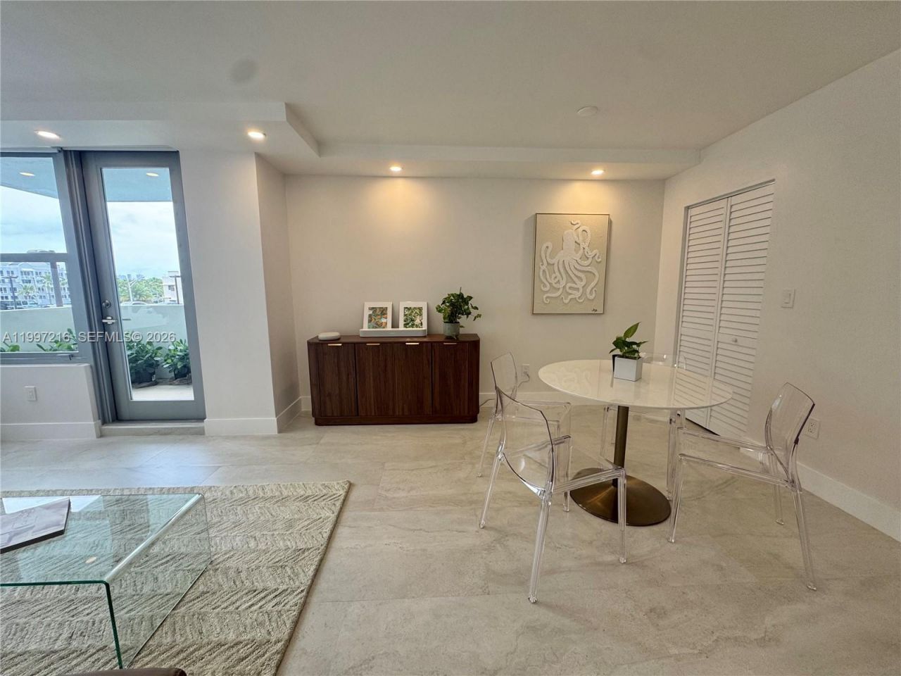 2899 Collins Ave , Unit 424, Miami Beach, FL 33140 Photo