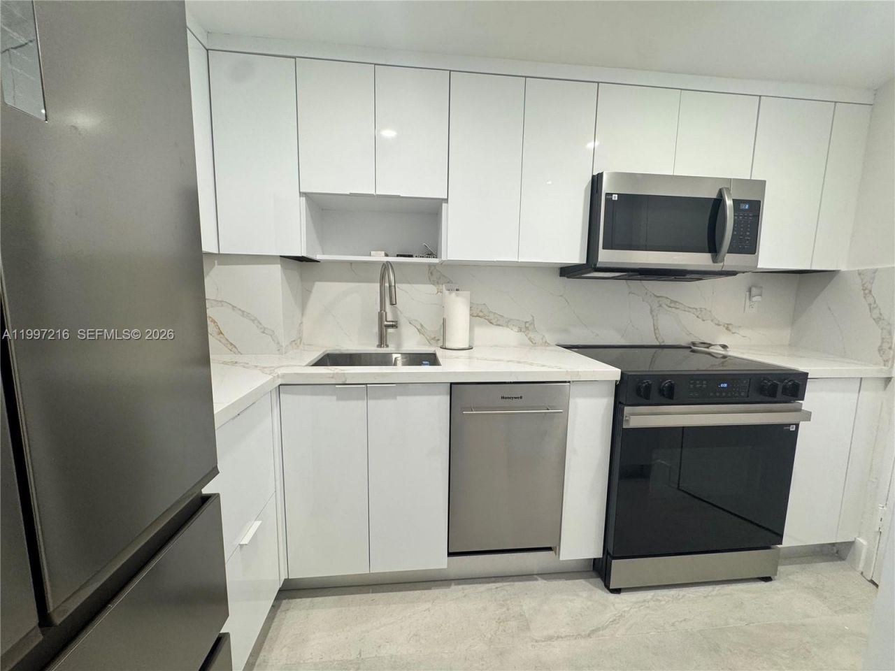 2899 Collins Ave , Unit 424, Miami Beach, FL 33140 Photo