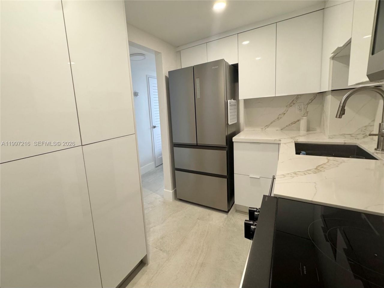 2899 Collins Ave , Unit 424, Miami Beach, FL 33140 Photo