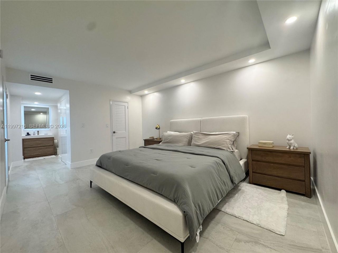 2899 Collins Ave , Unit 424, Miami Beach, FL 33140 Photo