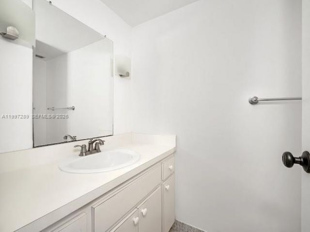 7620 Carlyle Ave , Unit 606, Miami Beach, FL 33141 Photo