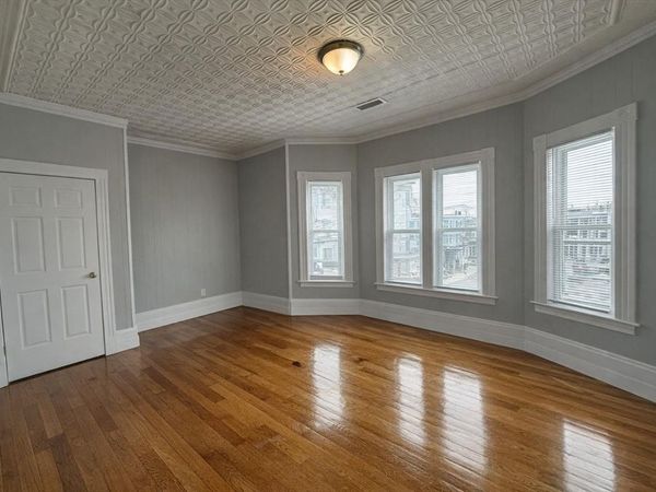 133 University Ave, Unit 6, Lowell, MA 01854