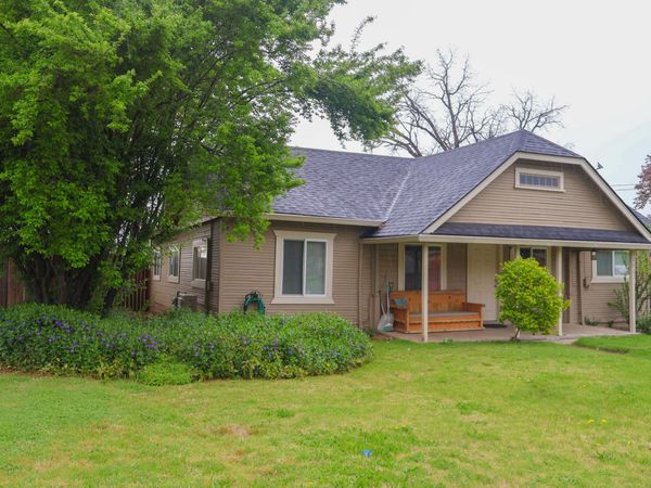 1002 Sunset Drive, Medford, OR 97501