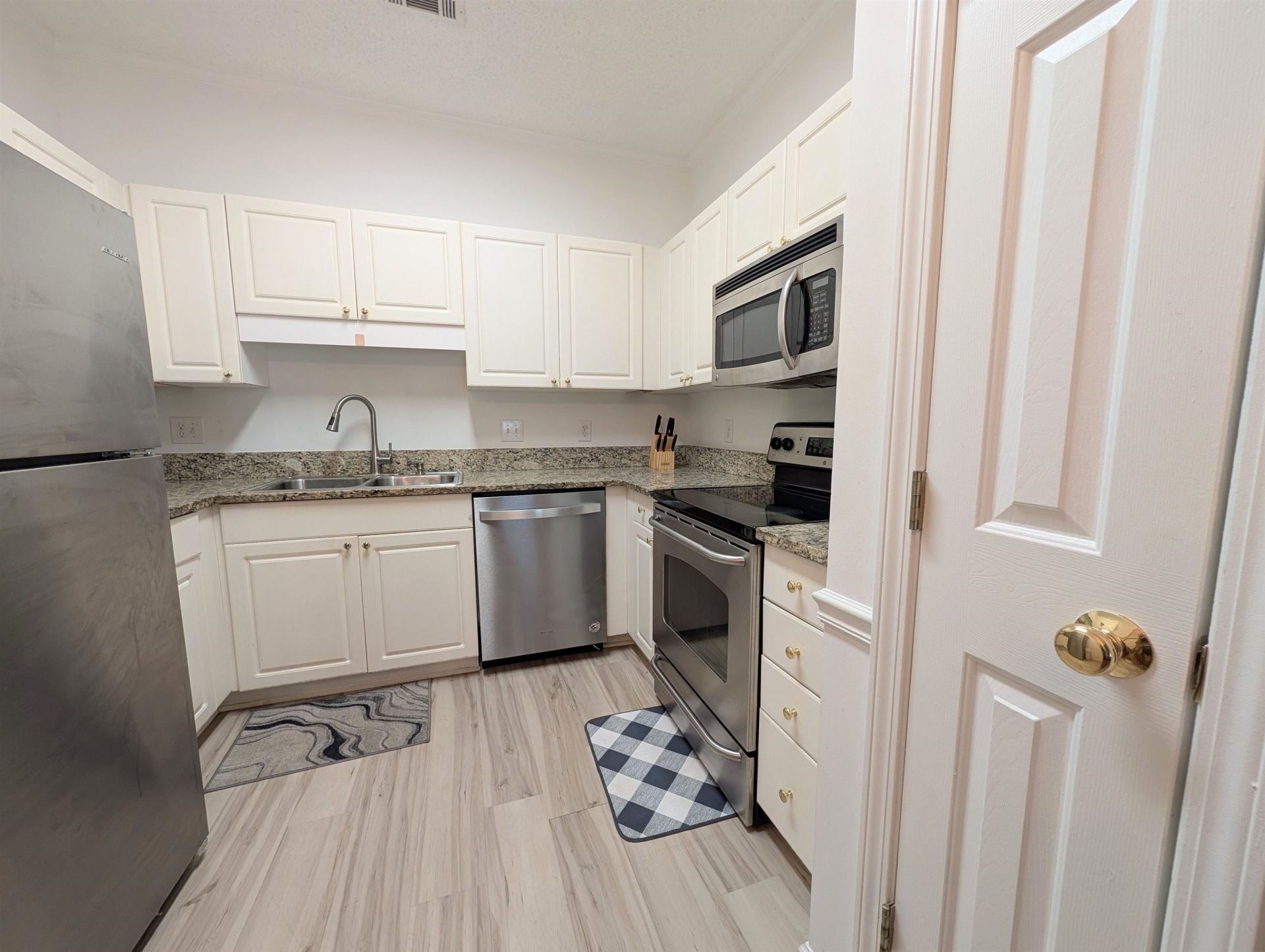 9754 Leyland Dr.  Photo 4