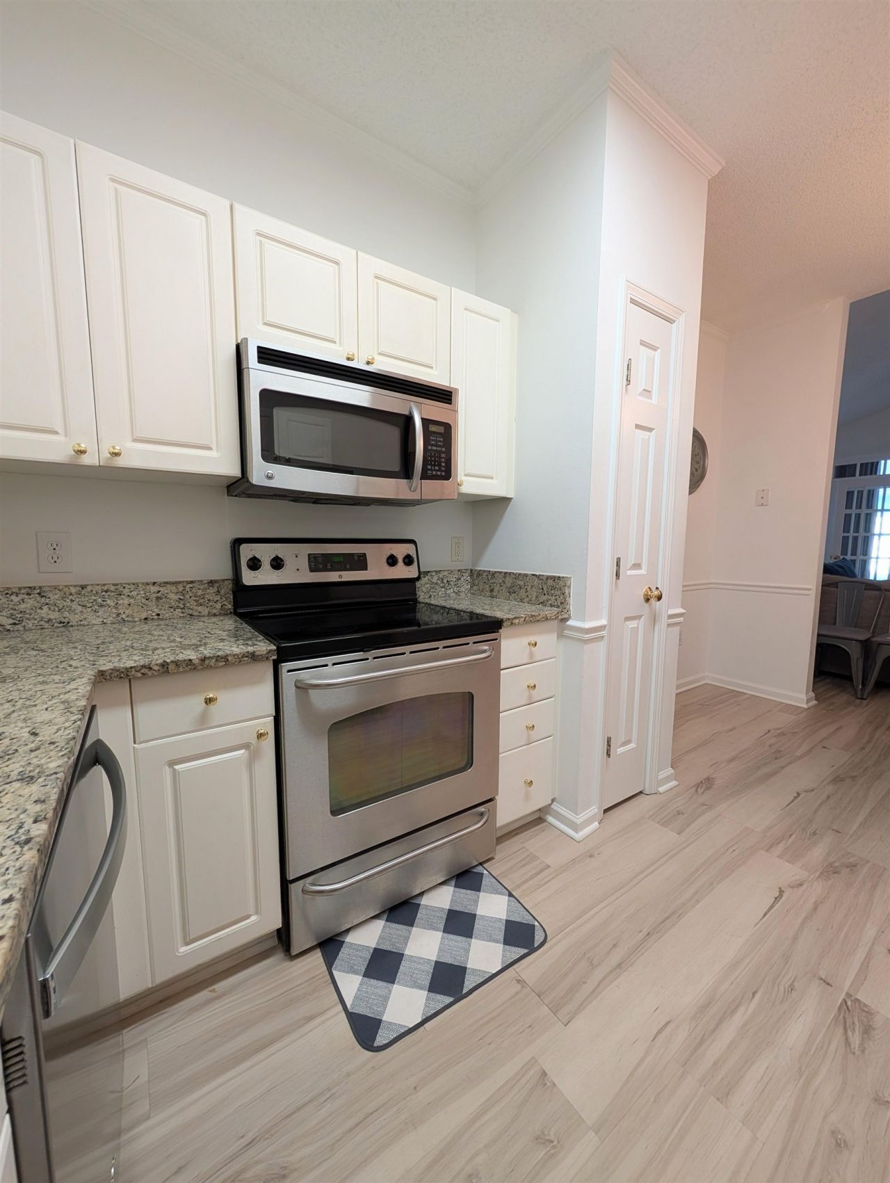 9754 Leyland Dr.  Photo 5