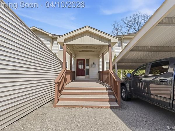 4964 Oak Hill Drive, Waterford Twp, MI 48329