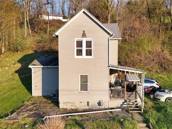 1016 Collins Memorial Drive, Chester, WV 26034