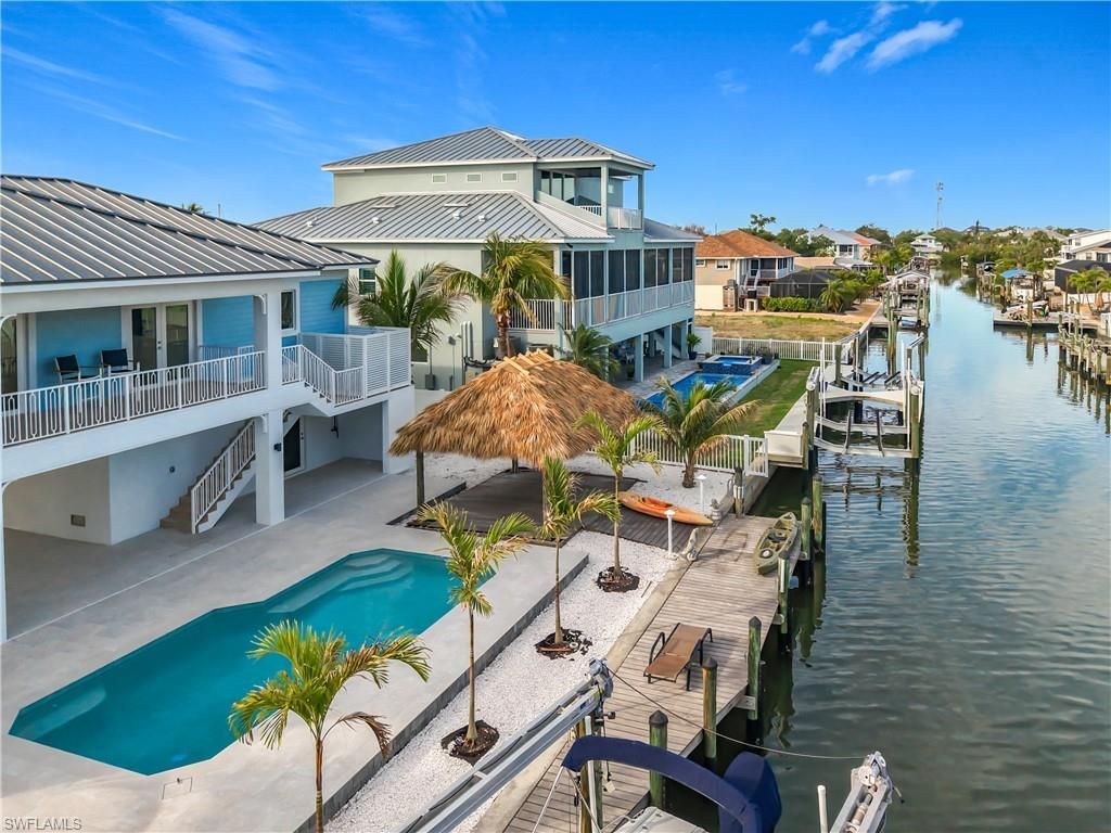 445 Madison Ct, Fort Myers Beach, FL 33931 Photo