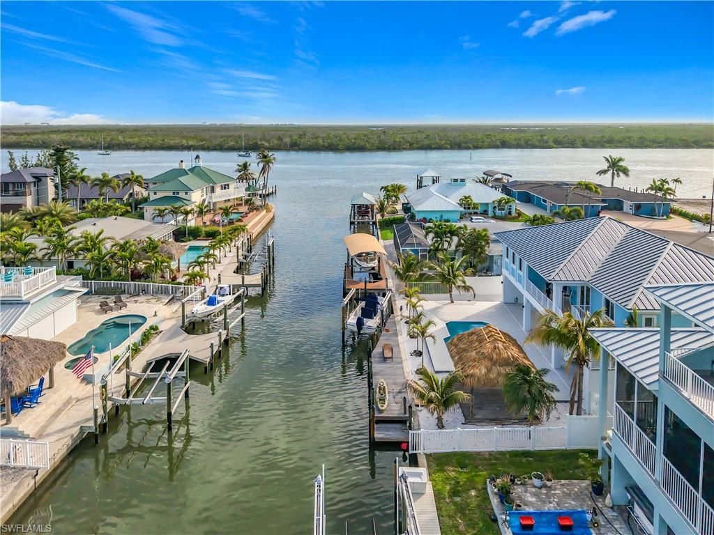 445 Madison Ct, Fort Myers Beach, FL 33931 Photo