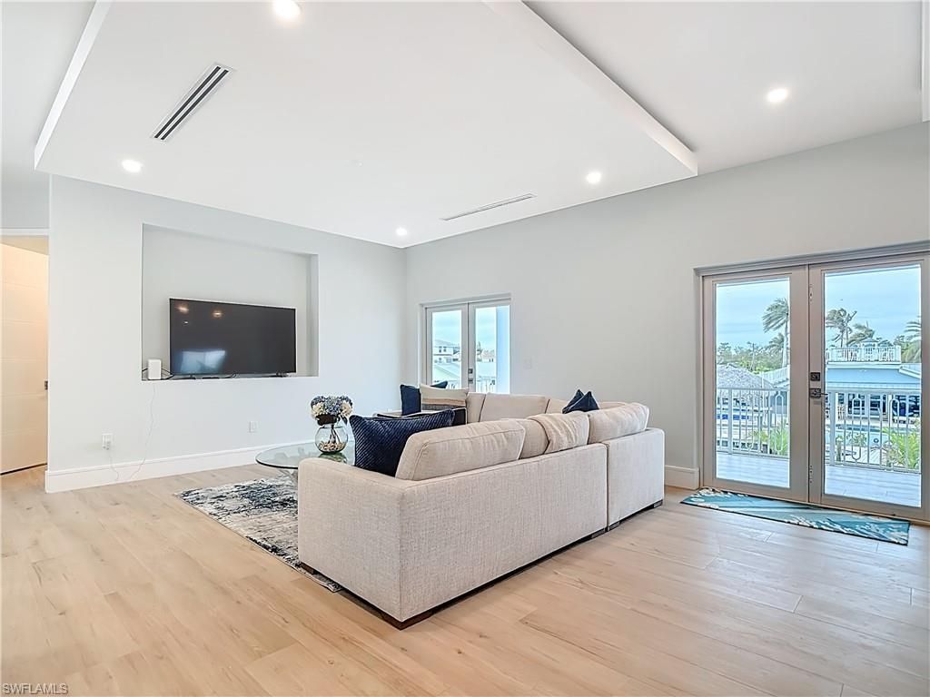 445 Madison Ct, Fort Myers Beach, FL 33931 Photo