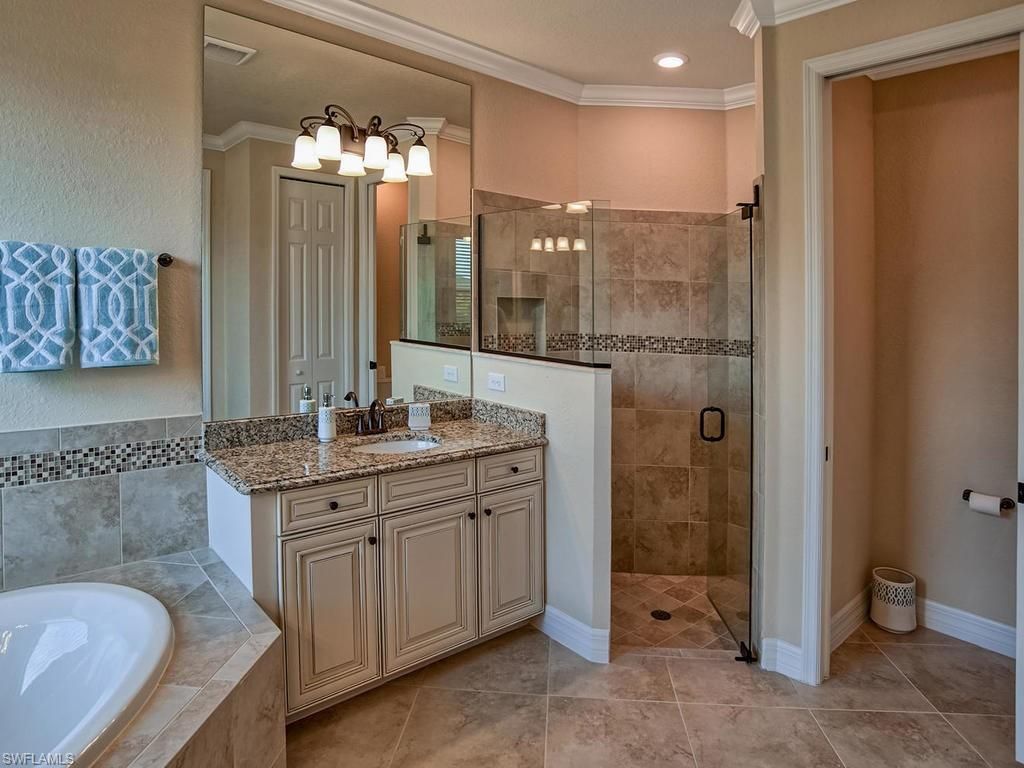 2850 Aviamar Cir, Naples, FL 34114 Photo