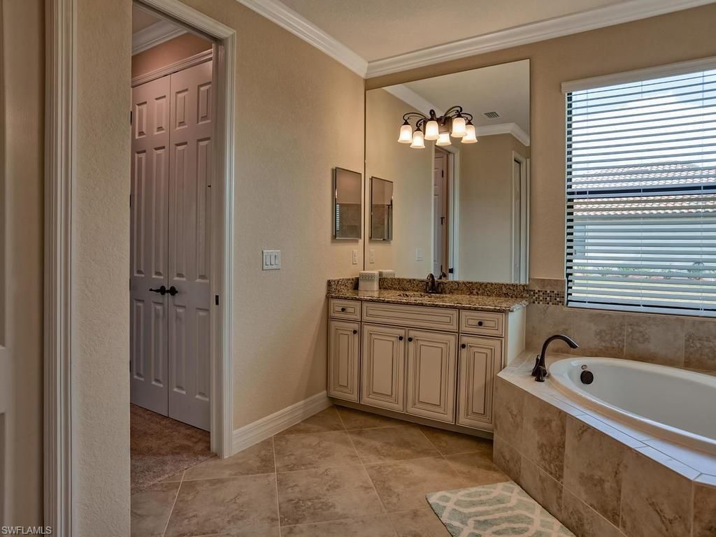 2850 Aviamar Cir, Naples, FL 34114 Photo