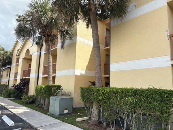 7610 Westwood Drive, Unit 106, Tamarac, FL 33321