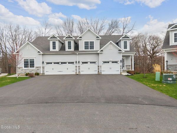 33 Joshua Place, Glenmont, NY 12077