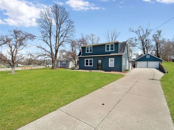 965 2nd street Street , Marion, IA 52302