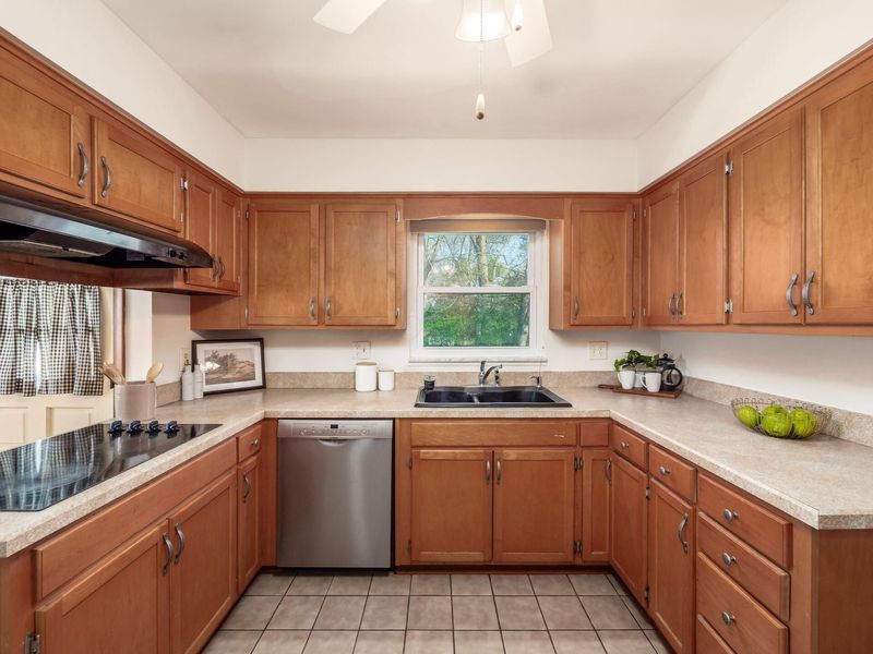 1490 Pemberton Drive, Columbus, OH 43221 Photo 20