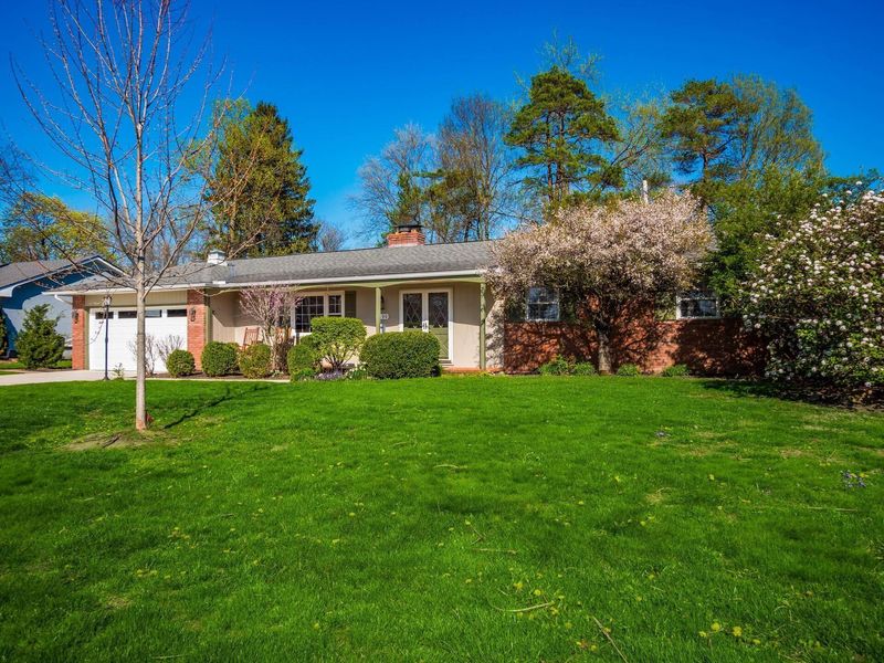 1490 Pemberton Drive, Columbus, OH 43221 Photo 3