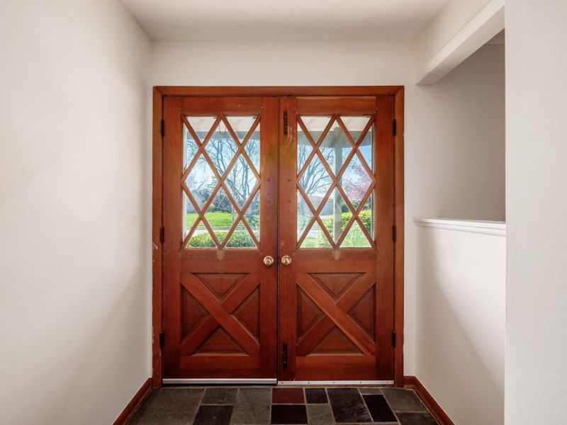 1490 Pemberton Drive, Columbus, OH 43221 Photo 5