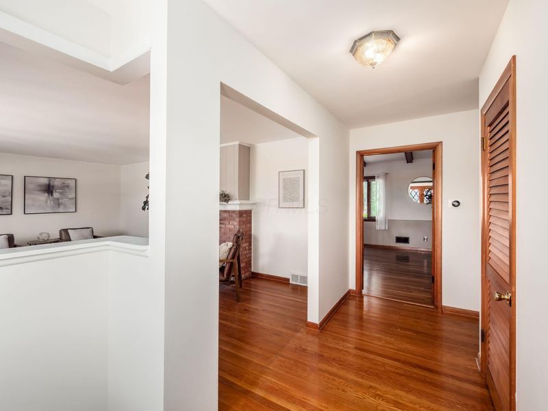 1490 Pemberton Drive, Columbus, OH 43221 Photo 6