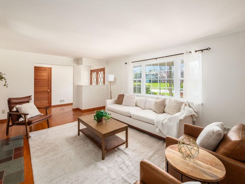 1490 Pemberton Drive, Columbus, OH 43221 Photo 9