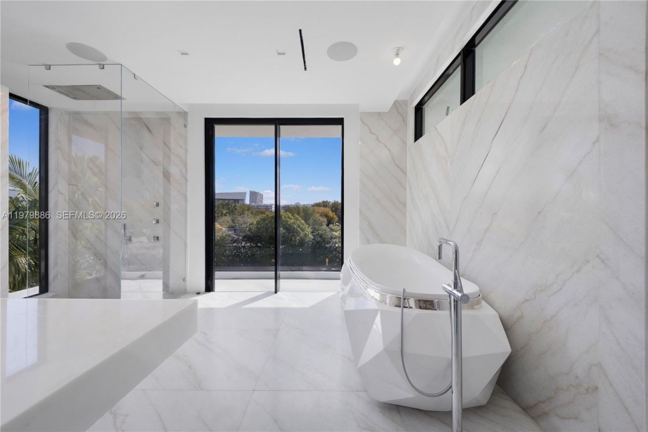 2094 Prairie Ave , Miami Beach, FL 33139 Photo