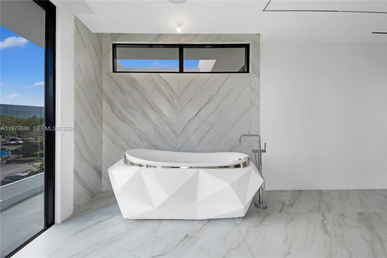 2094 Prairie Ave , Miami Beach, FL 33139 Photo