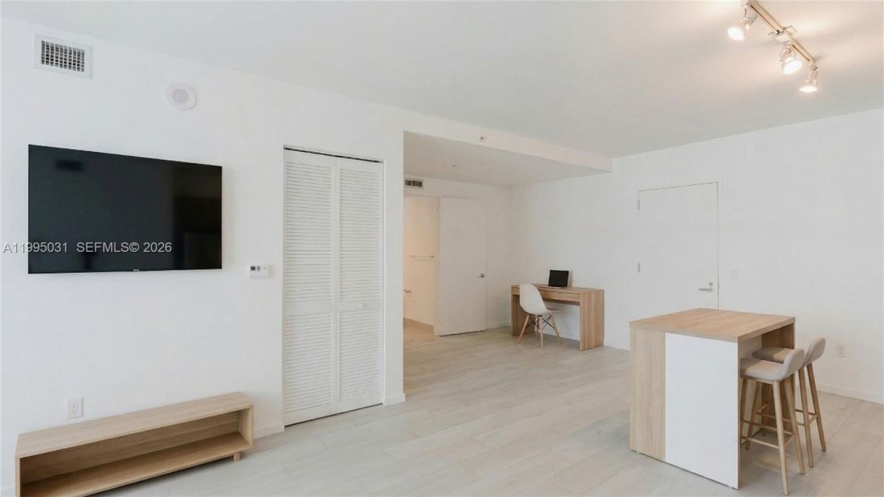 31 SE 6th St, Unit 1906, Miami, FL 33131 Photo