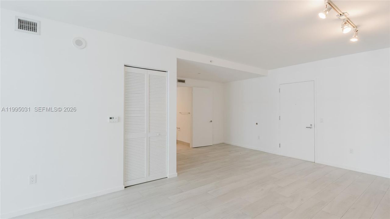 31 SE 6th St, Unit 1906, Miami, FL 33131 Photo