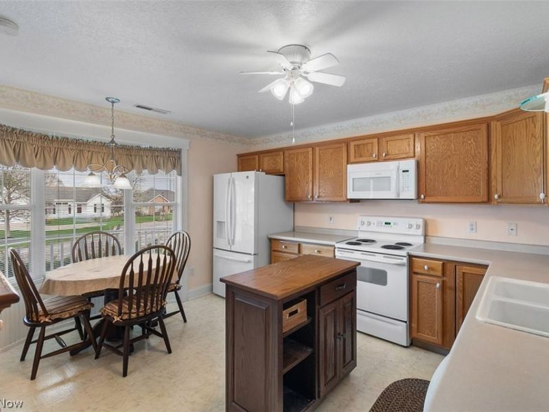 1254 White Stone Circle NE, Canton, OH 44721 Photo 8