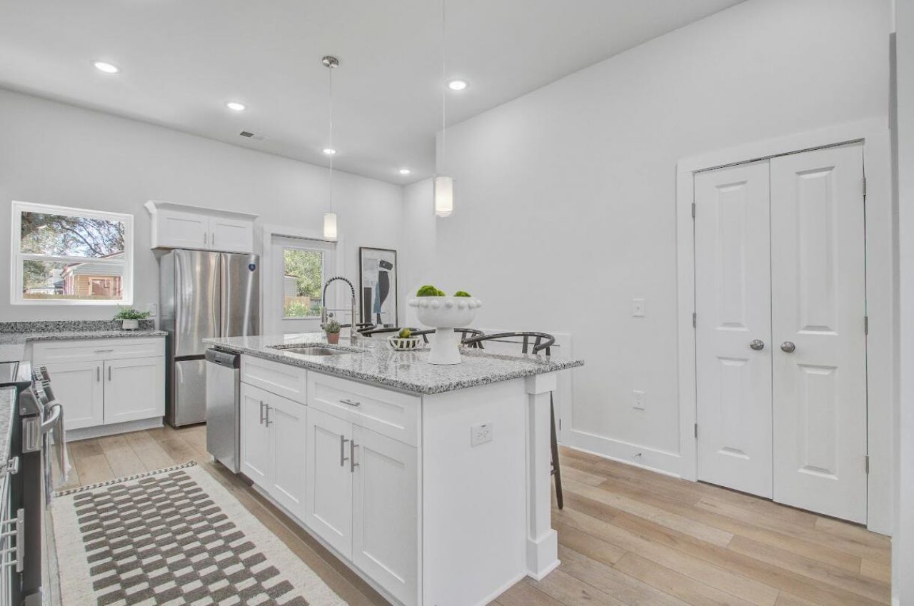 5739 N Murray Avenue Photo 9