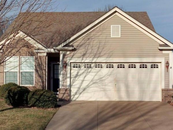 9002 Meadow View Drive, Lenexa, KS 66227
