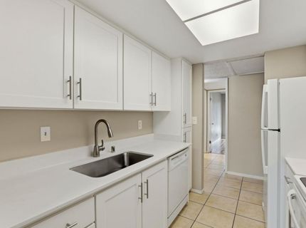 2430 Larkspur Ln #280, Unit 280, Sacramento, CA 95825 Photo