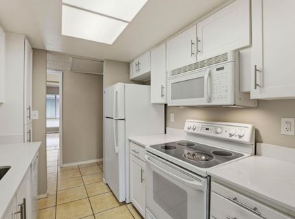 2430 Larkspur Ln #280, Unit 280, Sacramento, CA 95825 Photo