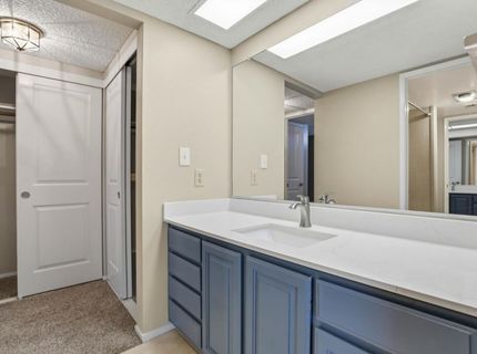 2430 Larkspur Ln #280, Unit 280, Sacramento, CA 95825 Photo