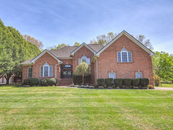 1100 Newmans Trl, Hendersonville, TN 37075