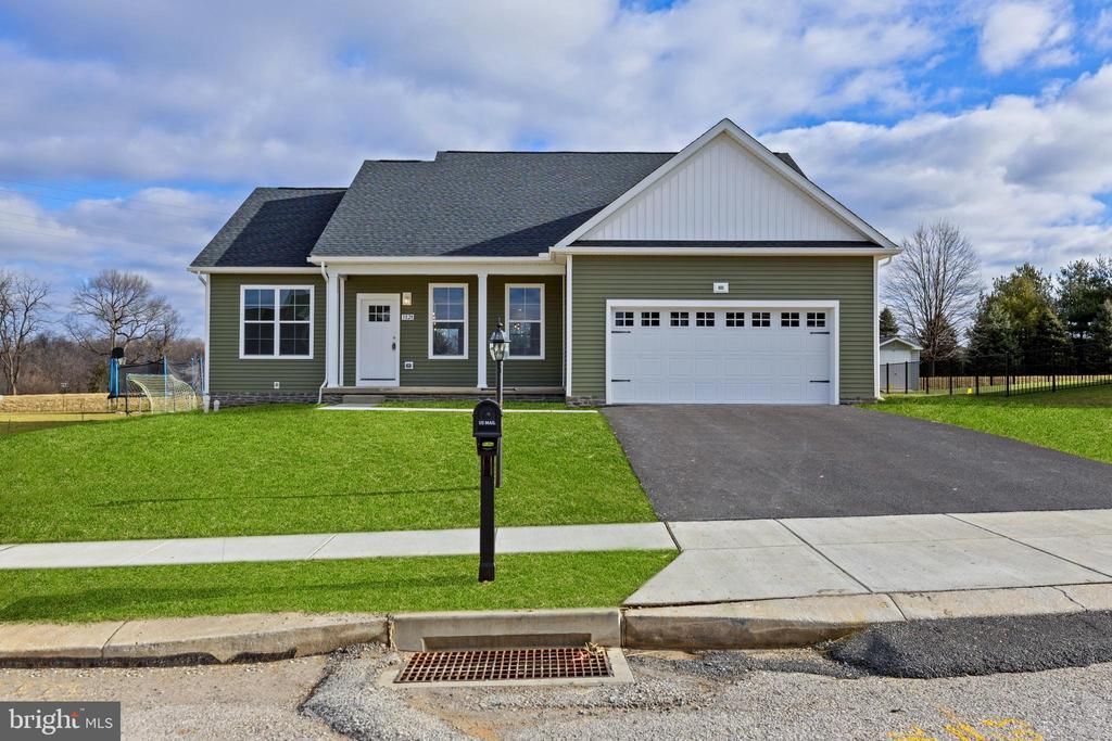 42 LOBELL ROAD , ABBOTTSTOWN, PA 17301