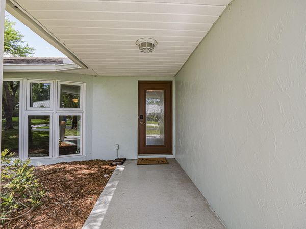 595 45th Court, Vero Beach, FL 32968