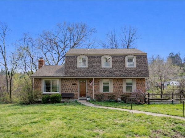 1637 Queens Dr, South Park, PA 15129