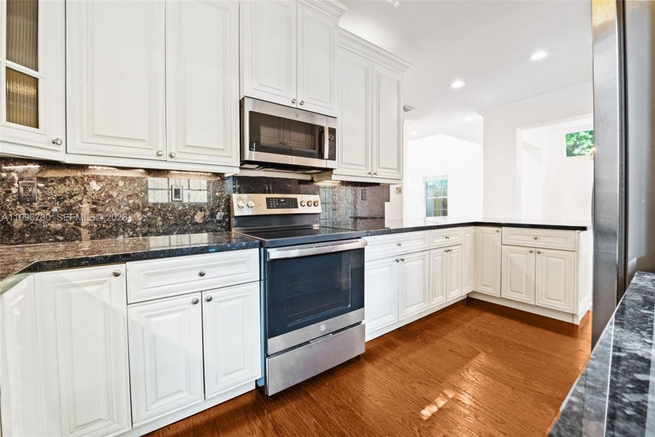 3135 Gifford Ln, Unit C, Miami, FL 33133 Photo