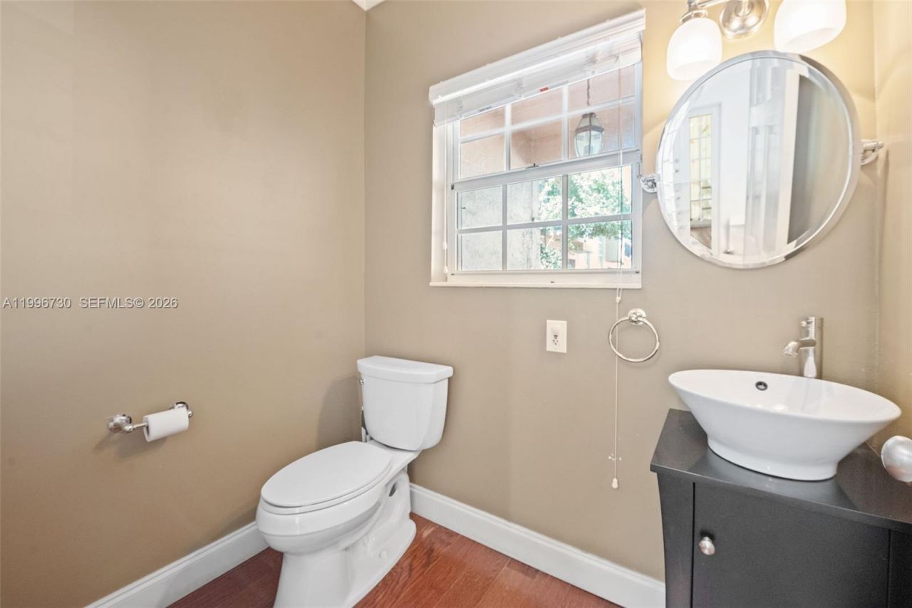 3135 Gifford Ln, Unit C, Miami, FL 33133 Photo