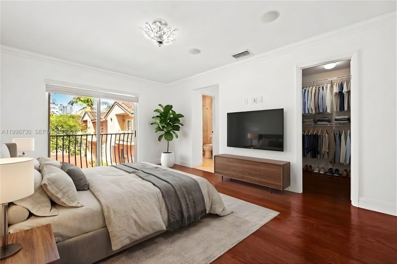 3135 Gifford Ln, Unit C, Miami, FL 33133 Photo