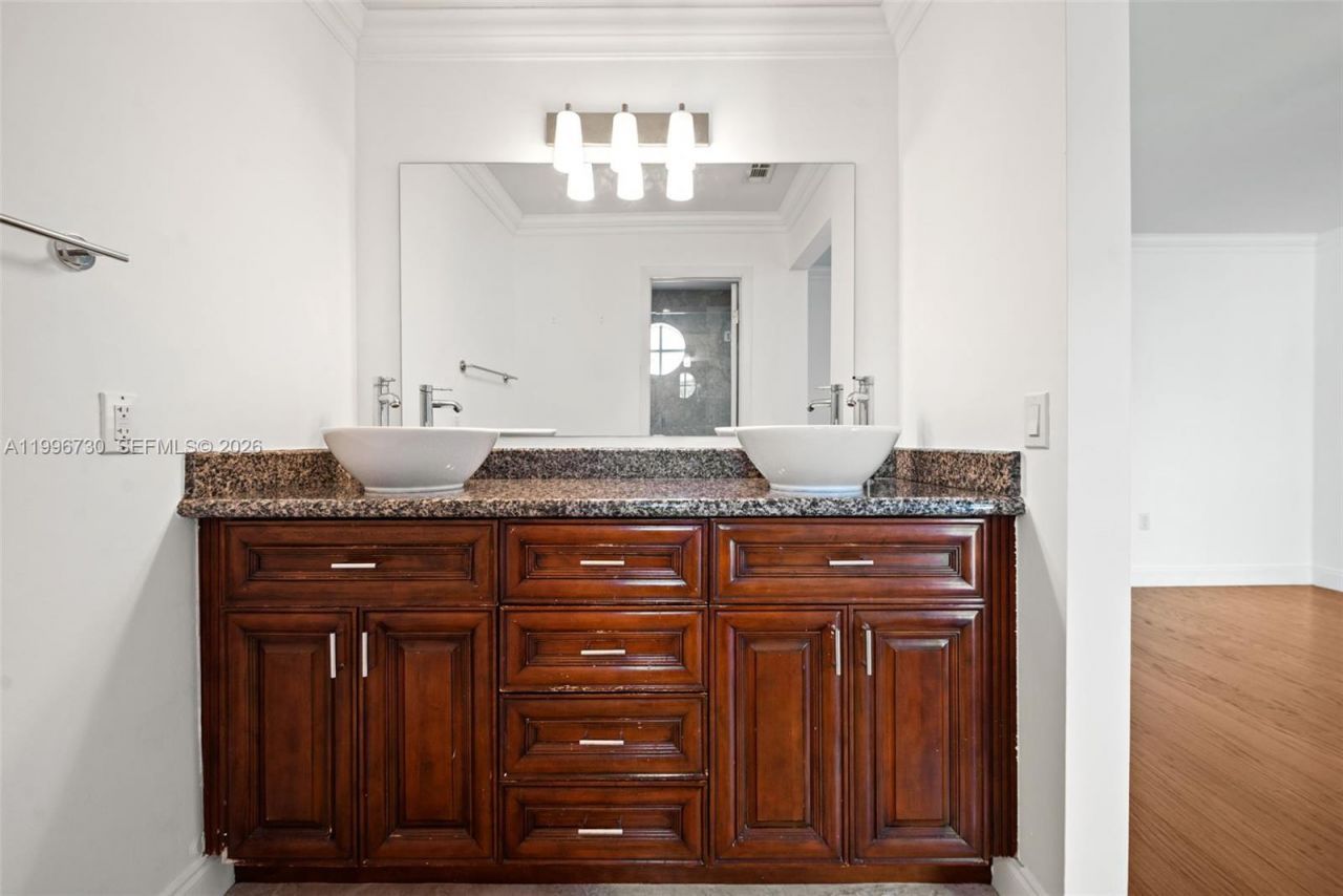 3135 Gifford Ln, Unit C, Miami, FL 33133 Photo