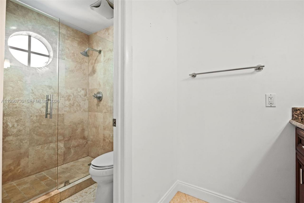 3135 Gifford Ln, Unit C, Miami, FL 33133 Photo