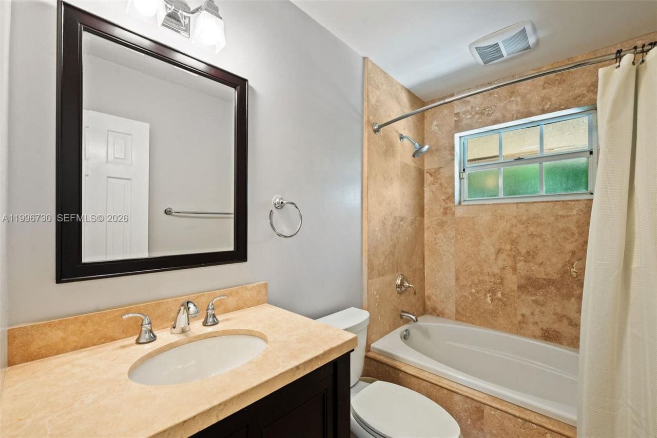 3135 Gifford Ln, Unit C, Miami, FL 33133 Photo