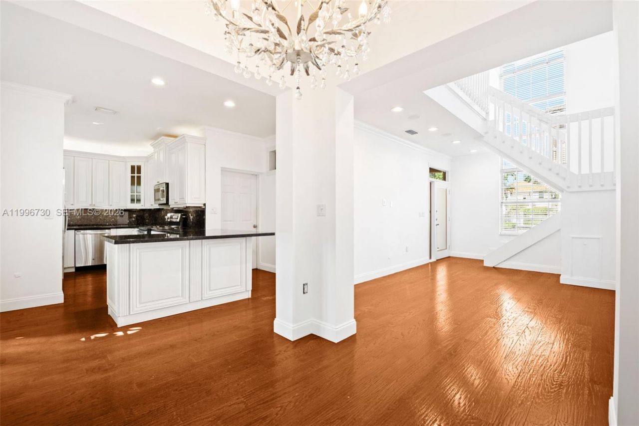 3135 Gifford Ln, Unit C, Miami, FL 33133 Photo